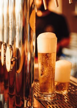 Birrone Beer House, la migliore birra artigianale direttamente alla spina per un'esperienza di gusto eccezionale.